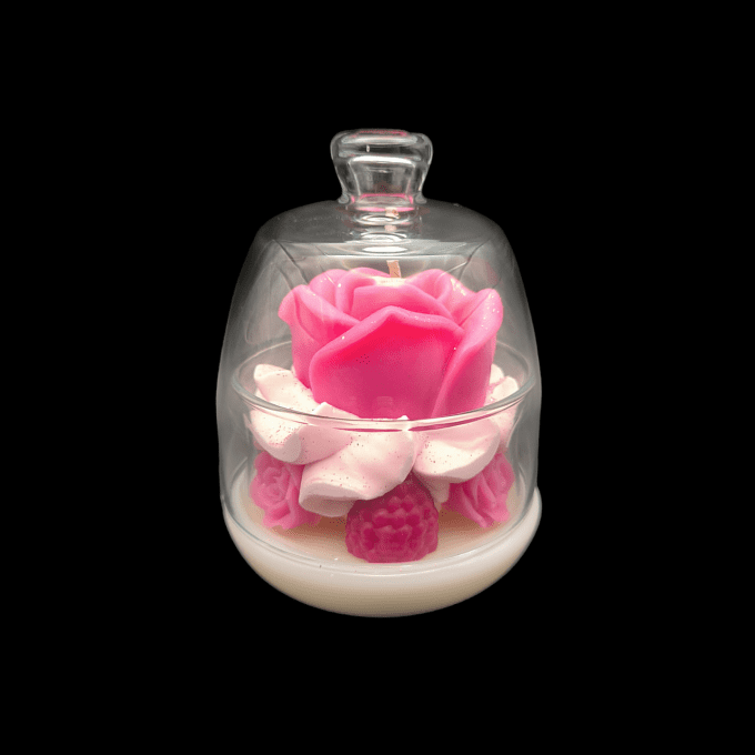 Bougie gourmande parfum Rose Framboise sous cloche 